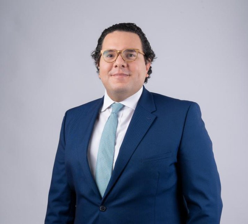 Abinader designa a Víctor Cedeño Brea como nuevo superintendente de Bancos